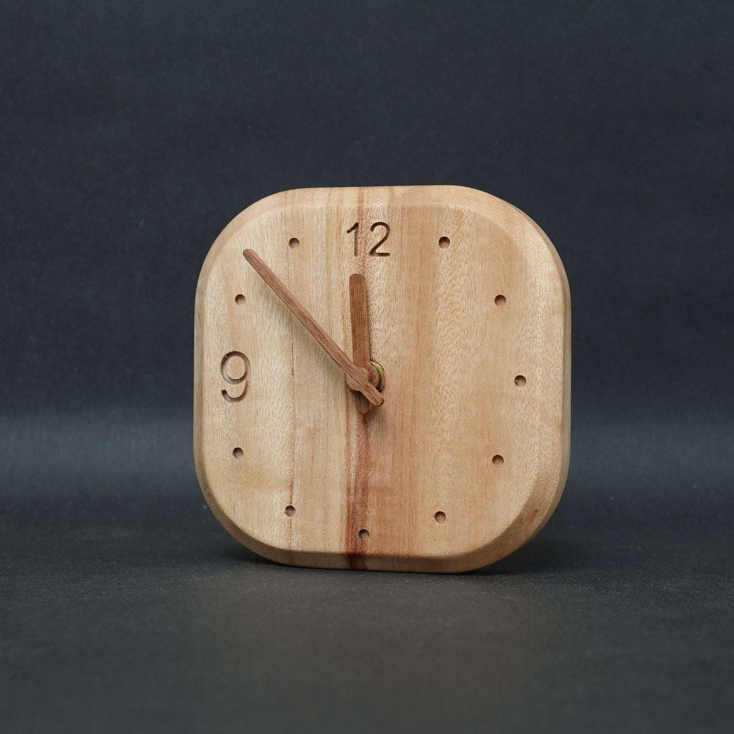 CLOCK_11 朝9晚5 原木靜音桌鐘