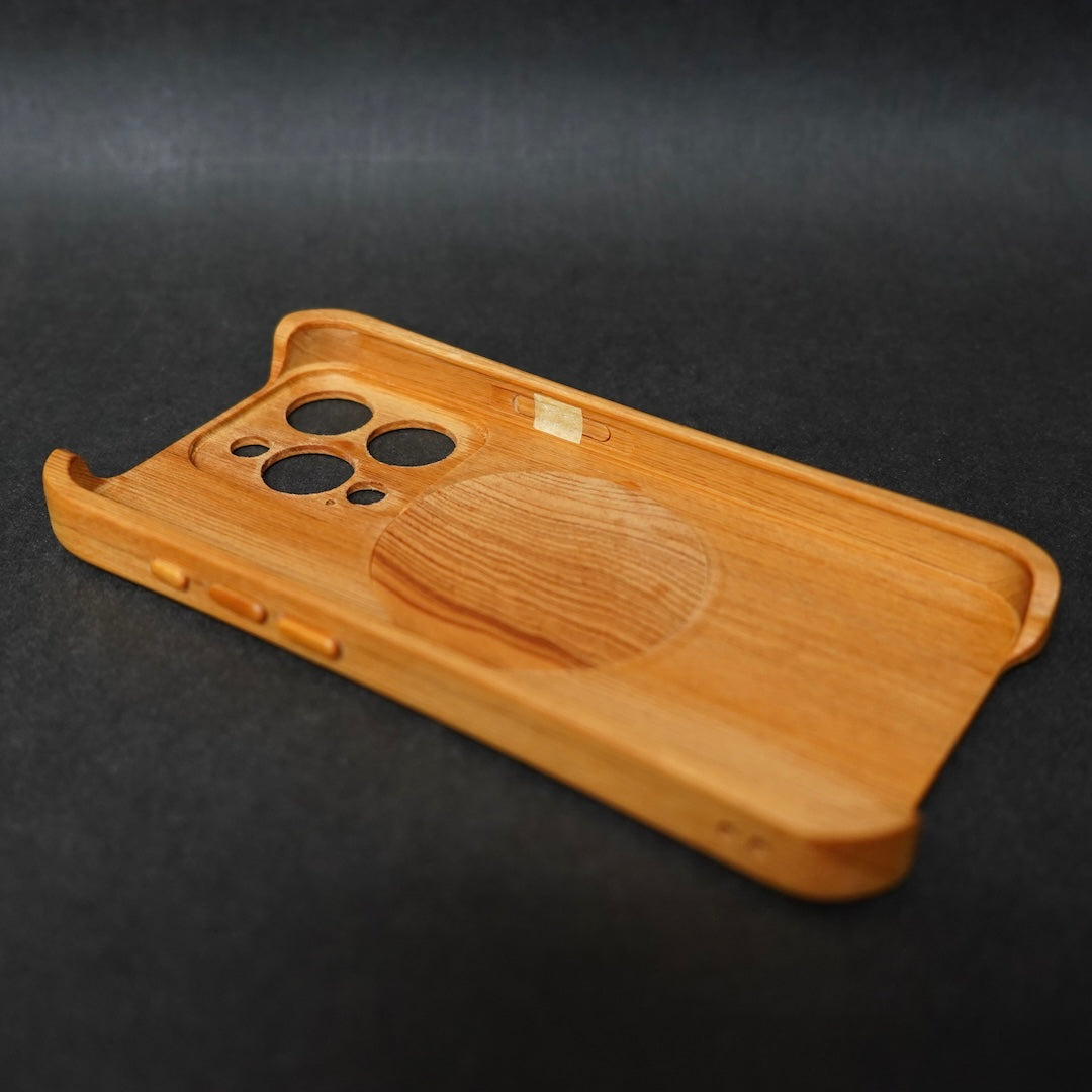 iPhone Taiwanese cypress all solid wood mobile phone case wooden button type