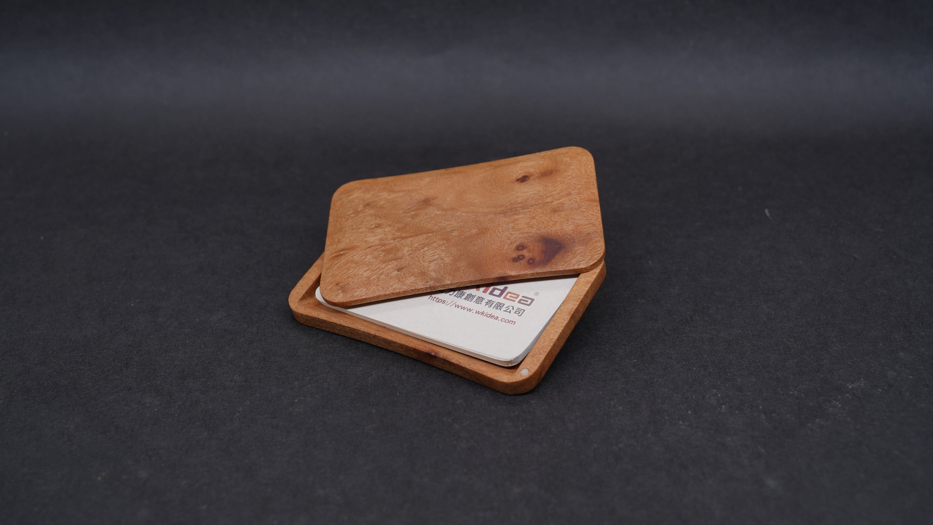 台灣牛樟木側推滑蓋式名片盒 WKidea 專利磁吸結構 手工實木工藝