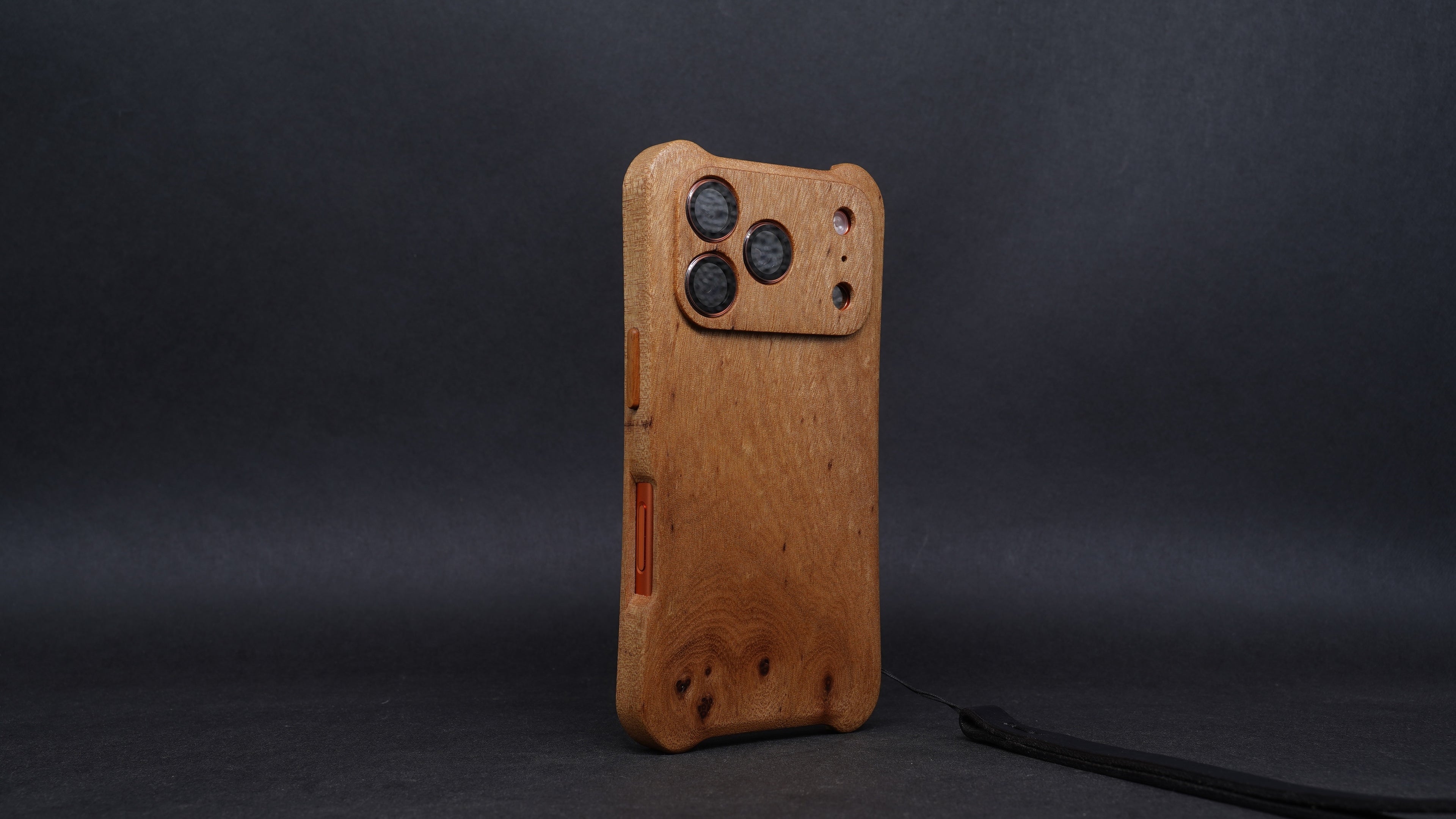 【國產材】台灣牛樟 iPhone 17系列 木按鍵全實木手機外殼