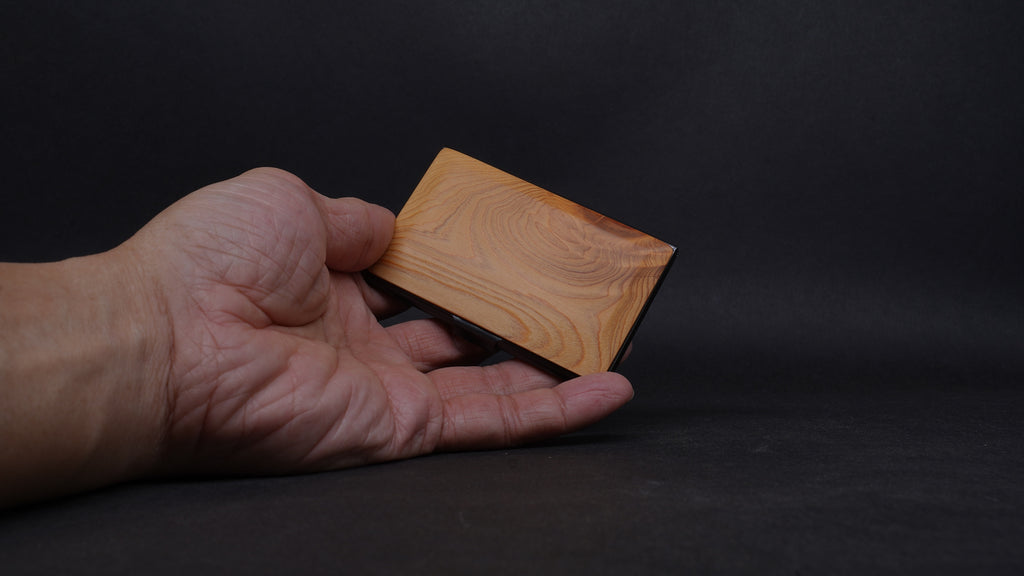 【Outlet】複合材質幾何造型名片盒 台灣扁柏 多處有自然裂痕與微破洞在後方