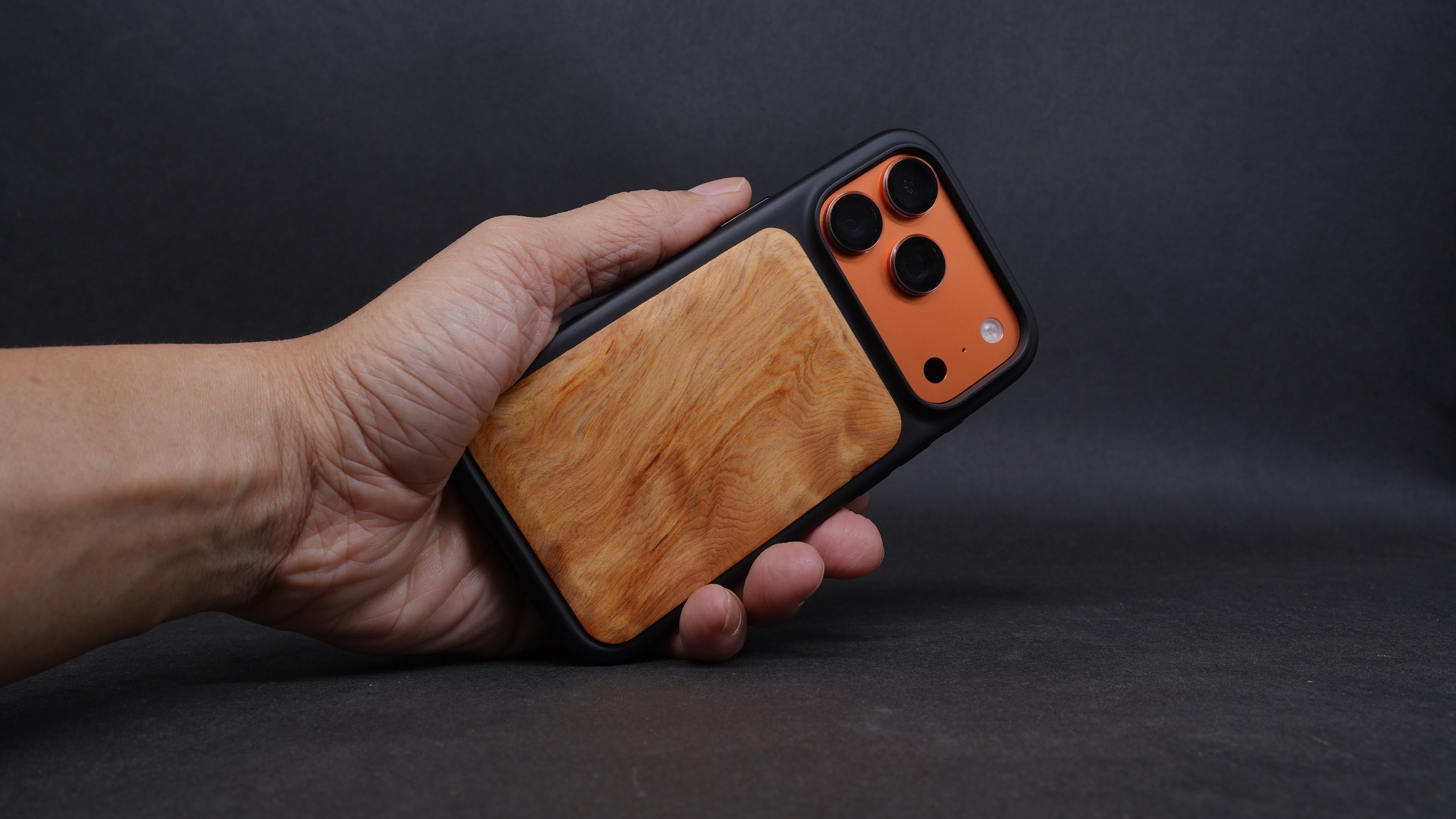 【國產材】台灣檜木 iPhone 17系列 MagSafe 實木防摔手機殼｜可客製選料