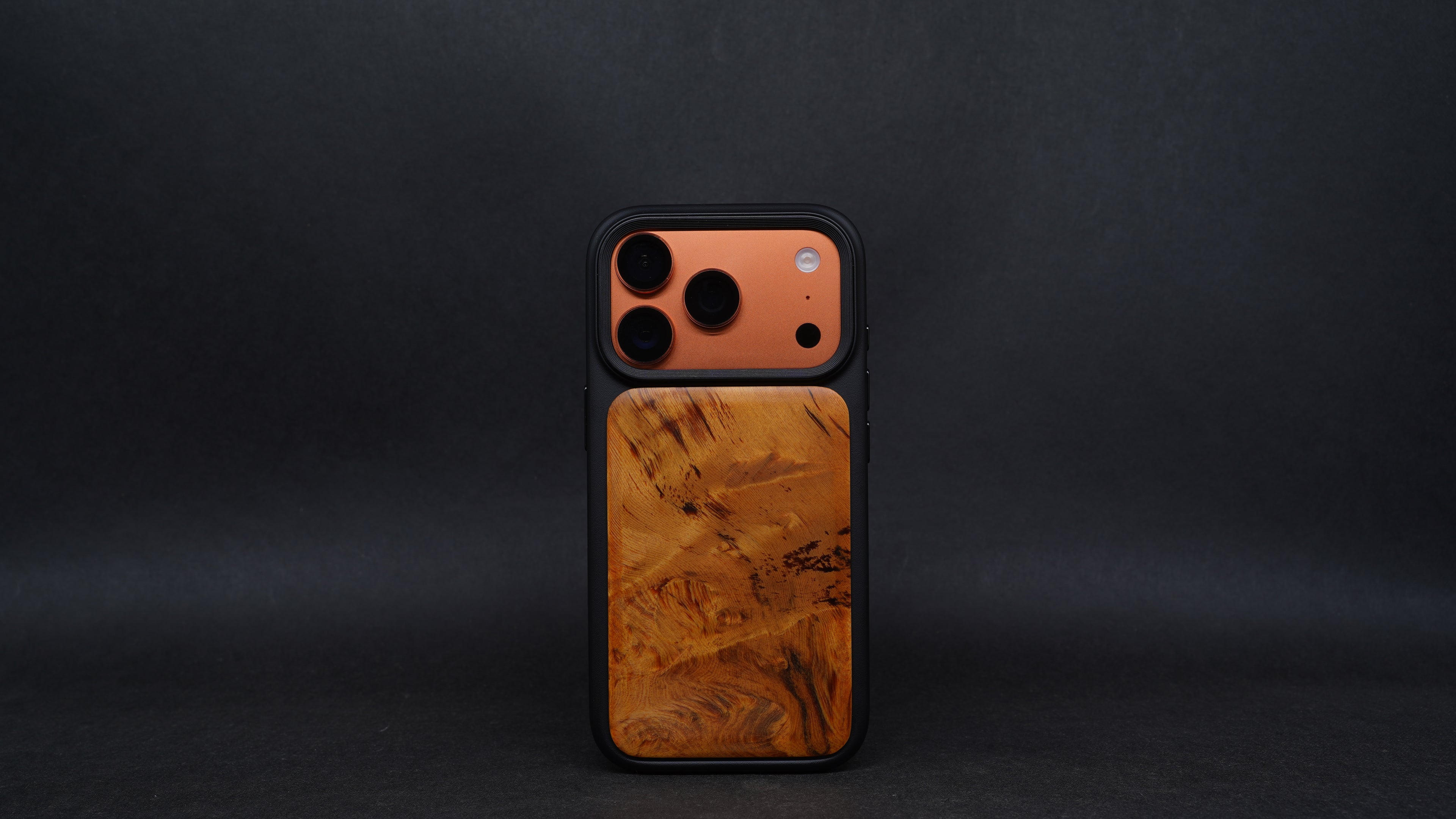 【國產材】台灣鳳尾黃檜 iPhone 17系列 MagSafe 實木防摔手機殼｜可客製選料