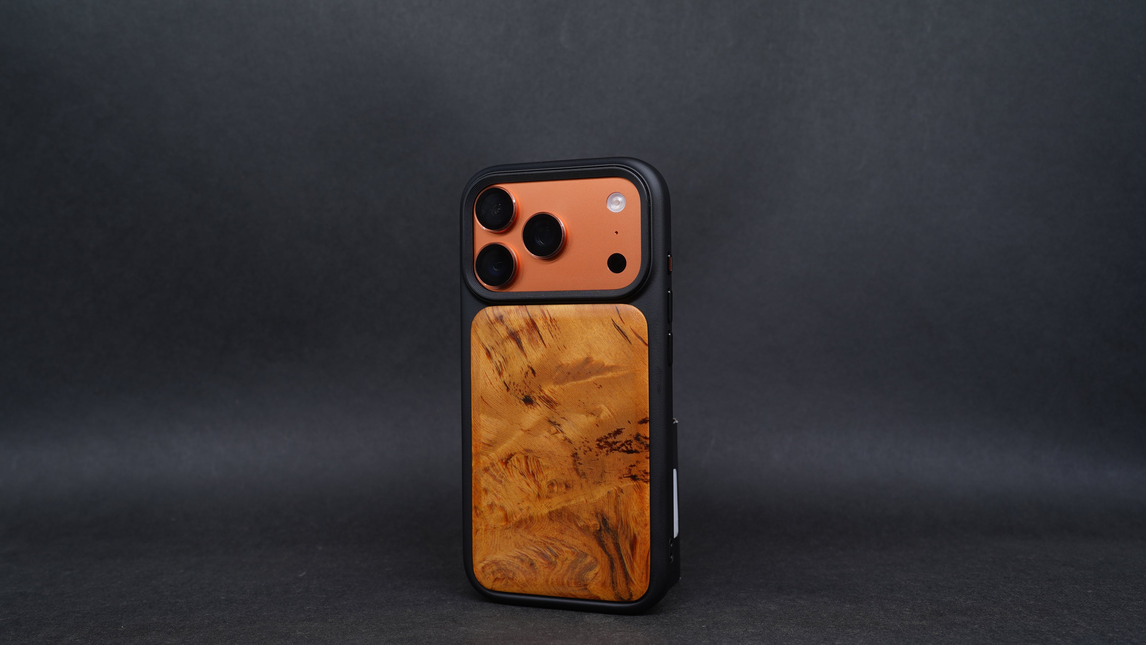 【國產材】台灣鳳尾黃檜 iPhone 17系列 MagSafe 實木防摔手機殼｜可客製選料