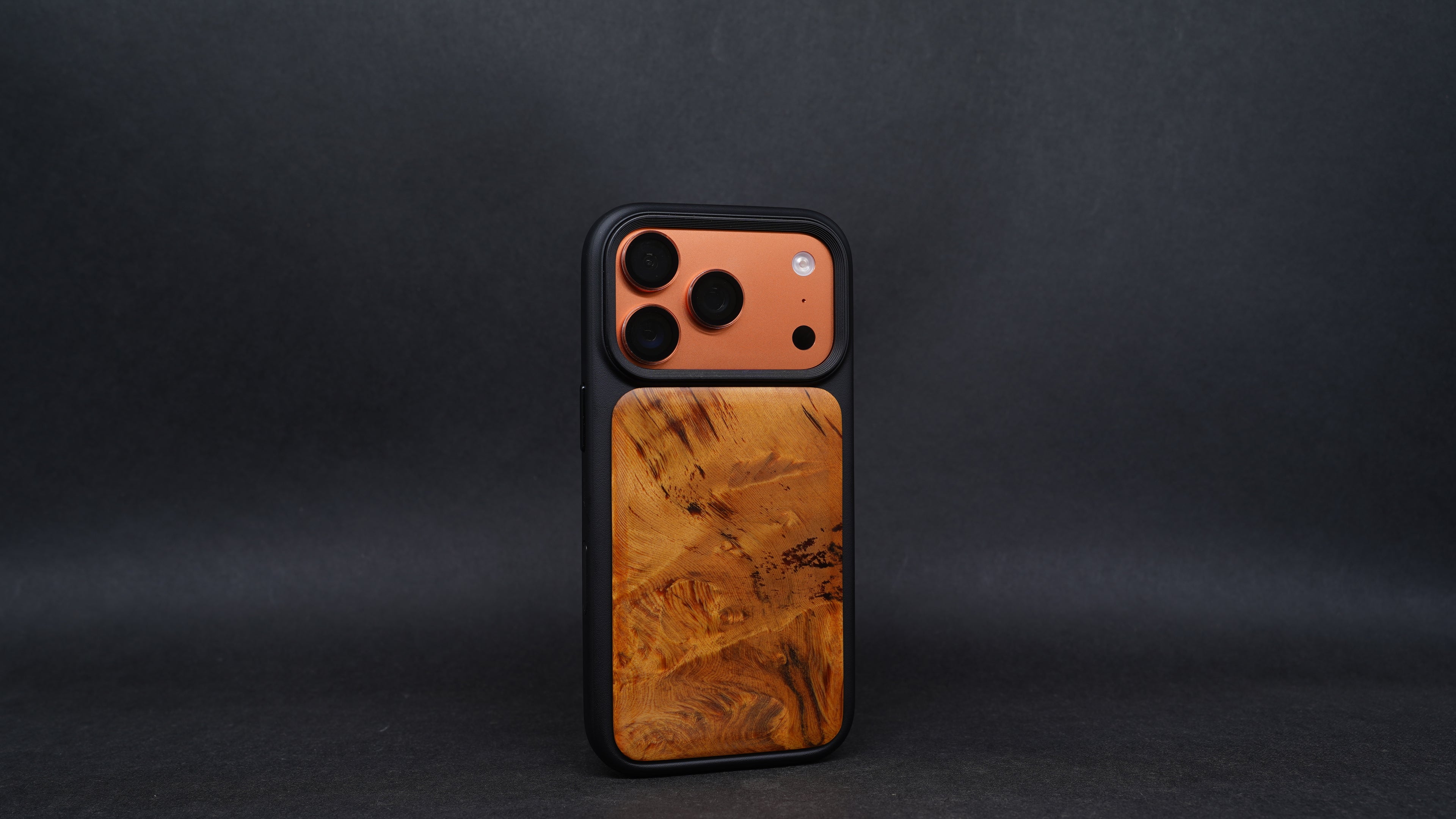 【國產材】台灣鳳尾黃檜 iPhone 17系列 MagSafe 實木防摔手機殼｜可客製選料