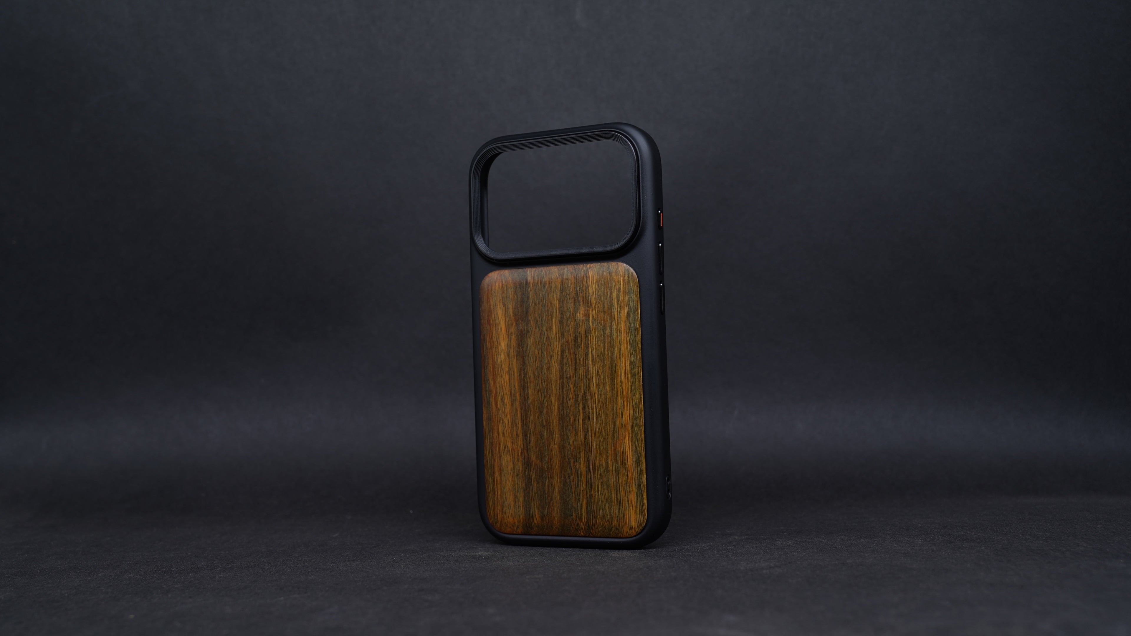 【進口材】綠檀木 iPhone 17系列 MagSafe 實木防摔手機殼｜可客製選料