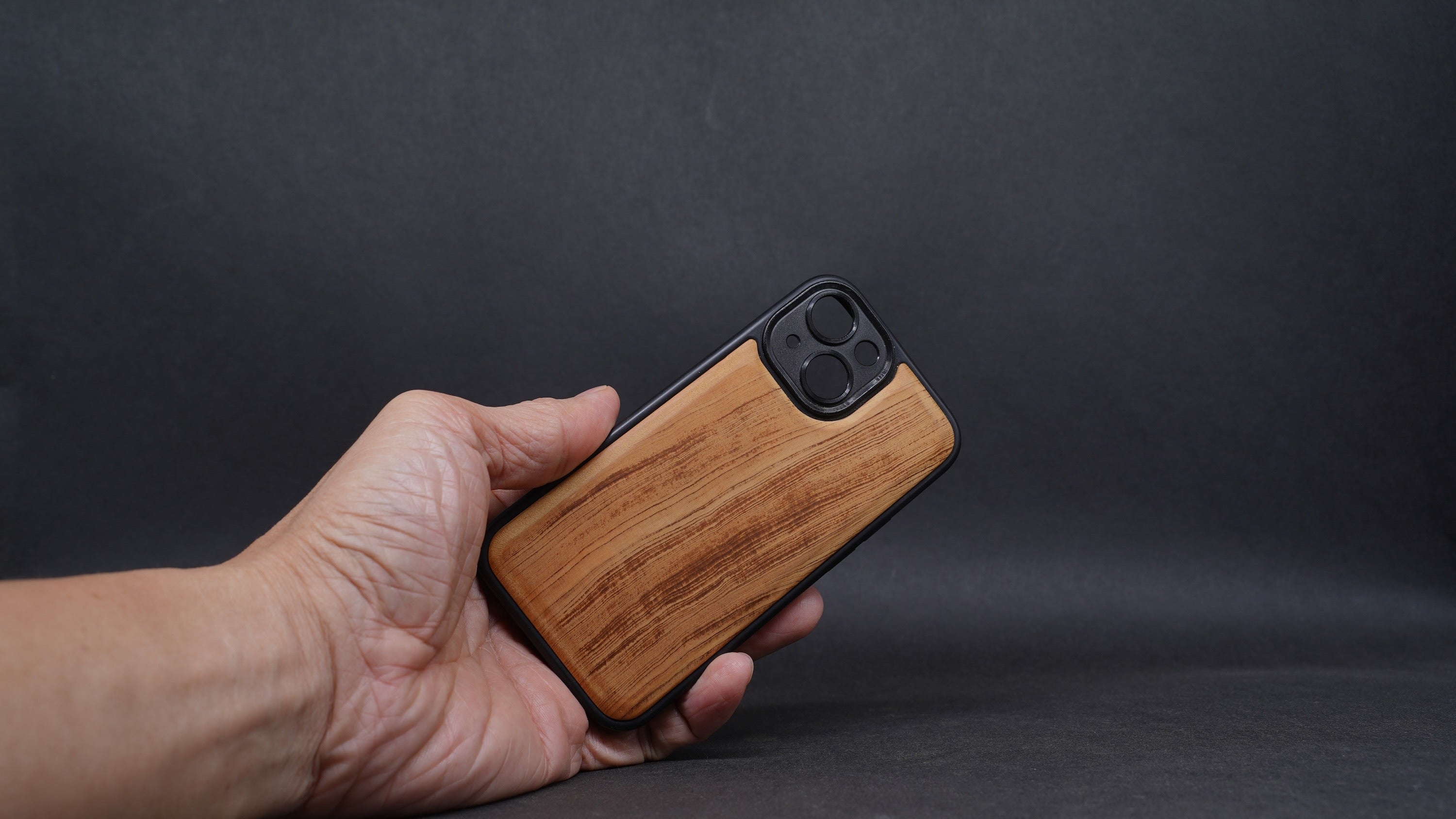 [Sustainable Cycle] iPhone 13 Series Display Solid Wood Shockproof Case Made of Italian Rainbow Wood