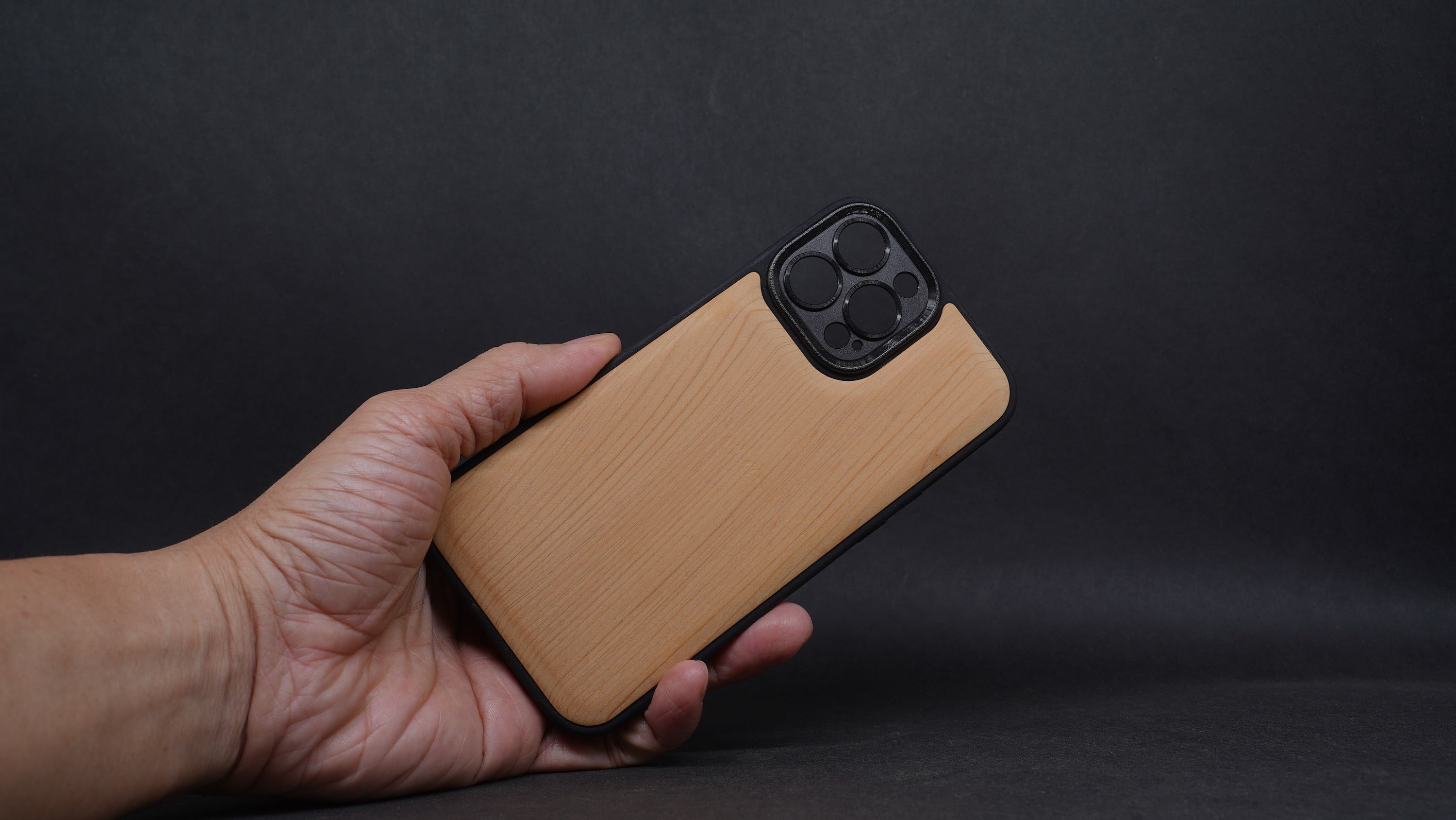 [Sustainable Cycle] iPhone 13 Series Display Solid Wood Shockproof Case Made of Italian Rainbow Wood