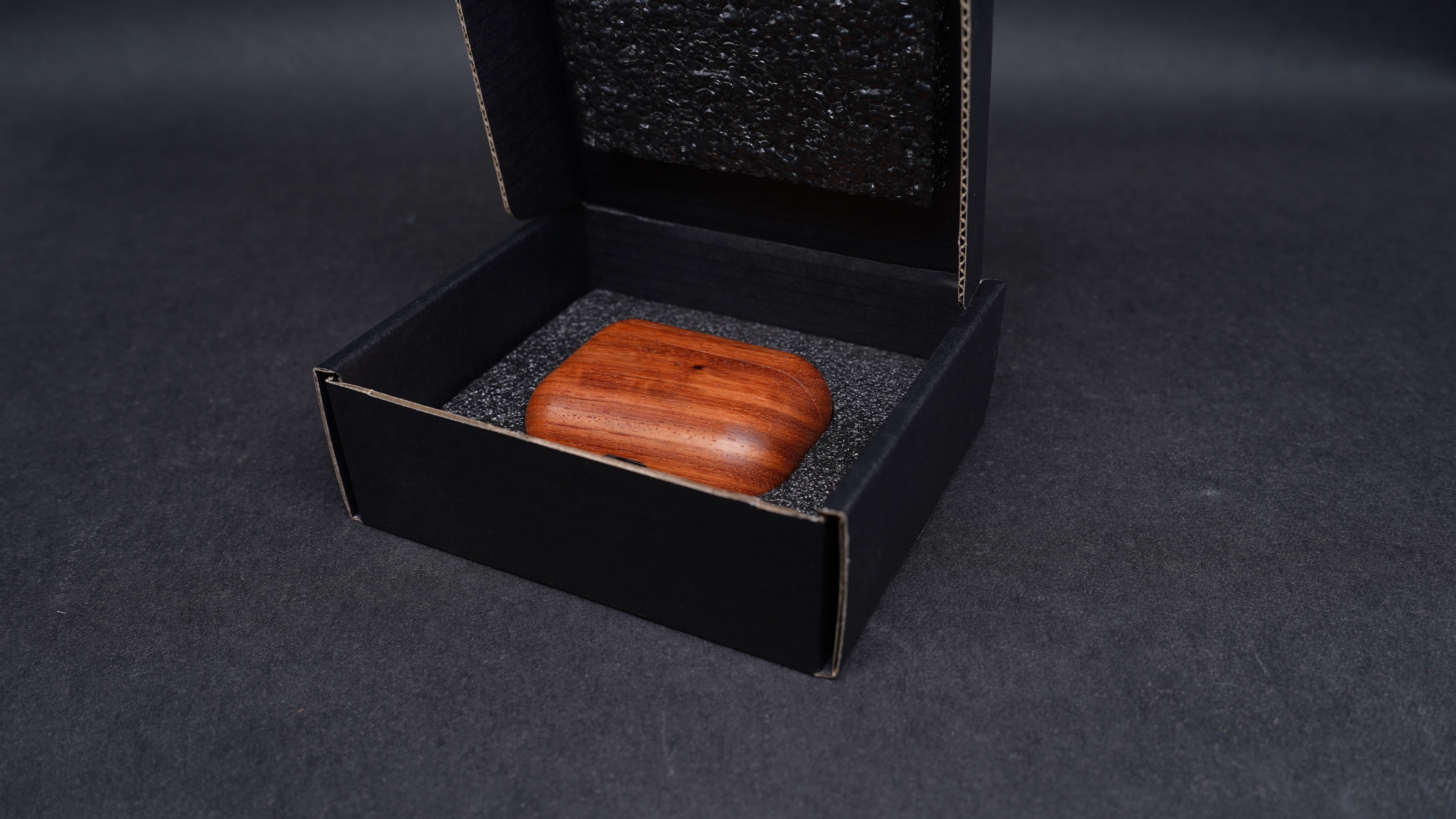 【進口材】AirPods系列 全實木保護殼 - 花梨木