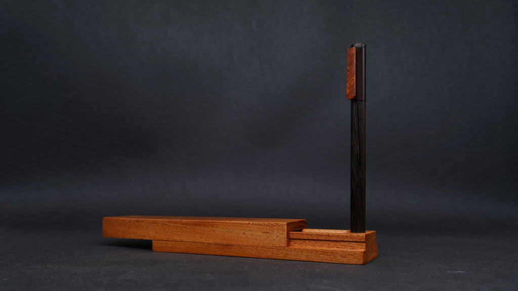 帷言立木鋼珠筆｜鐵刀木筆身・花梨瘤筆夾・桃花心木盒