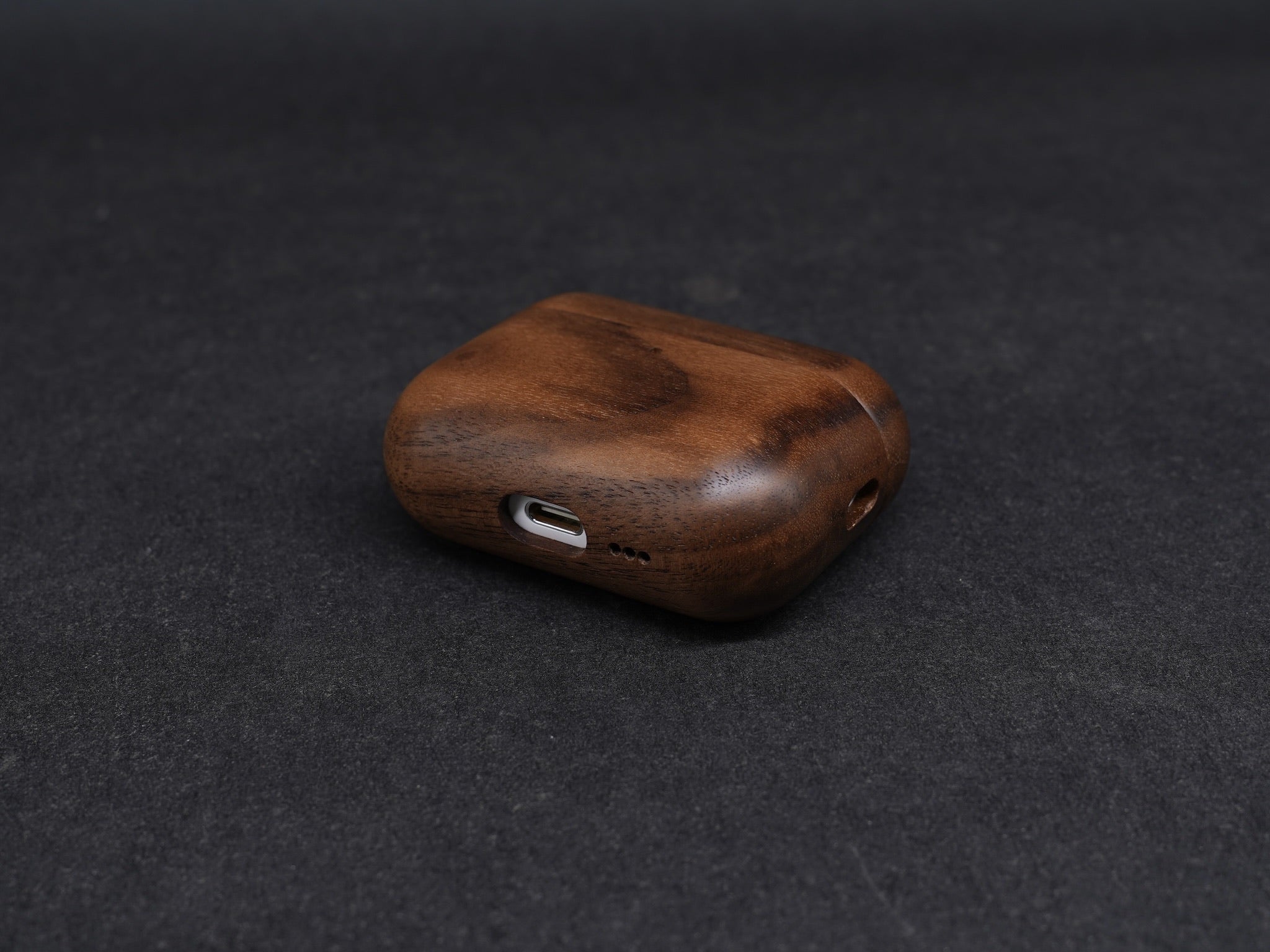 【進口材】AirPods系列 全實木保護殼 - 胡桃木