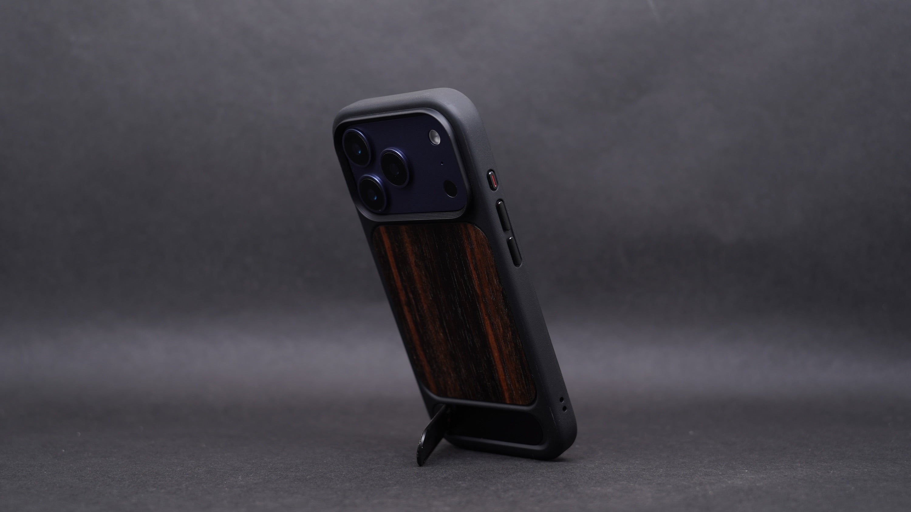 「隱鋒」黑檀木 iPhone 17 Pro MagSafe 支架殼